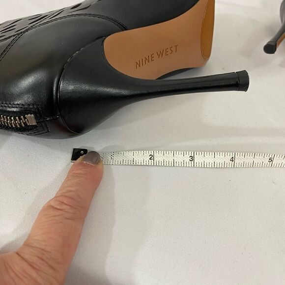 NWOT Nine West Cut Out Leather Booties - Picture 8 of 9